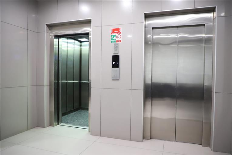 گزارش خبری صدا و سیمای مرکزی اردبیل در برنامه در شهر از لزوم استاندارد سازی اجباری آسانسورها 